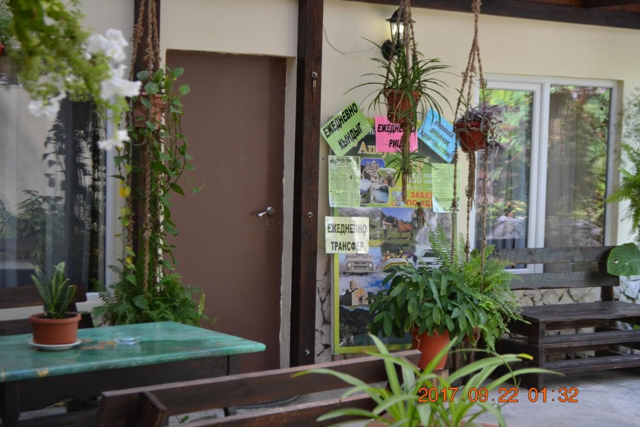 U Palycha Guest House Soukhoumi Extérieur photo