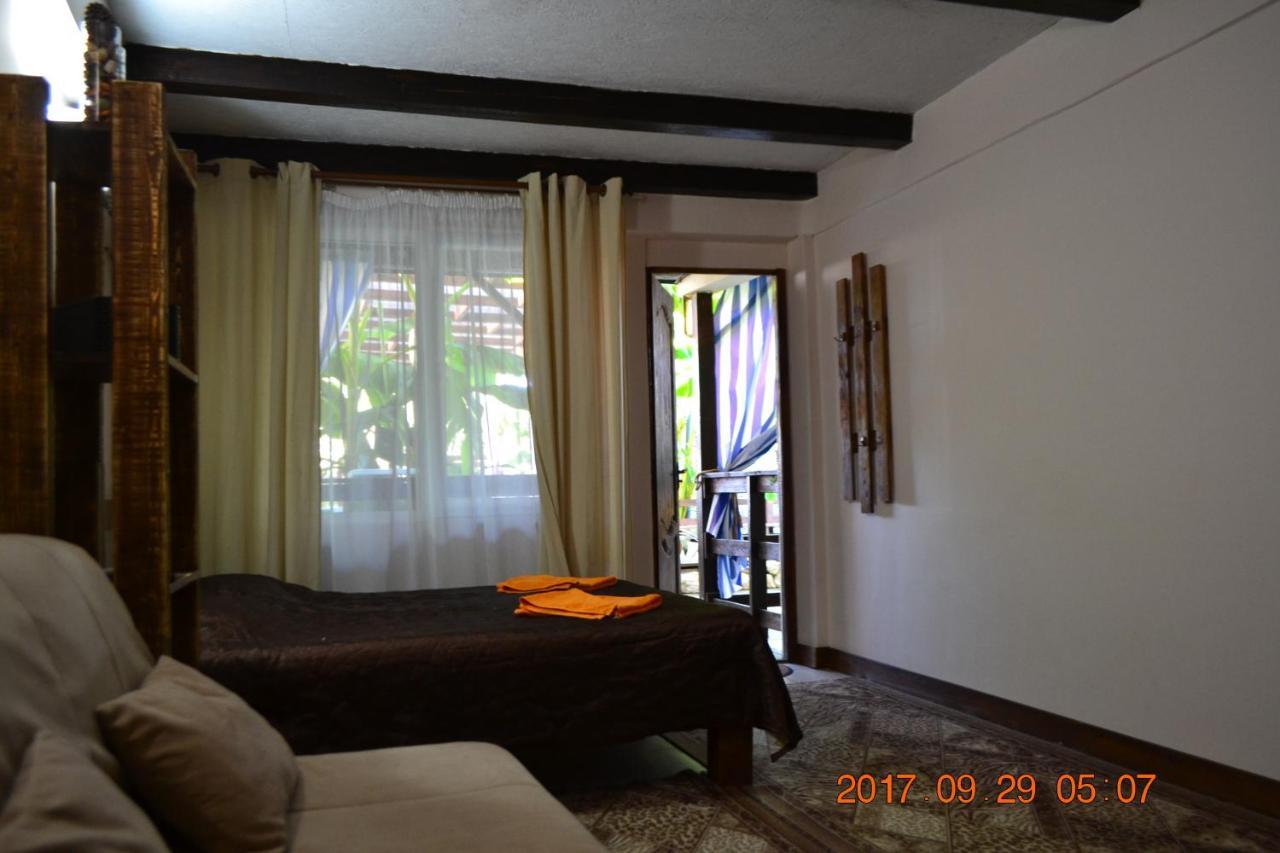 U Palycha Guest House Soukhoumi Extérieur photo