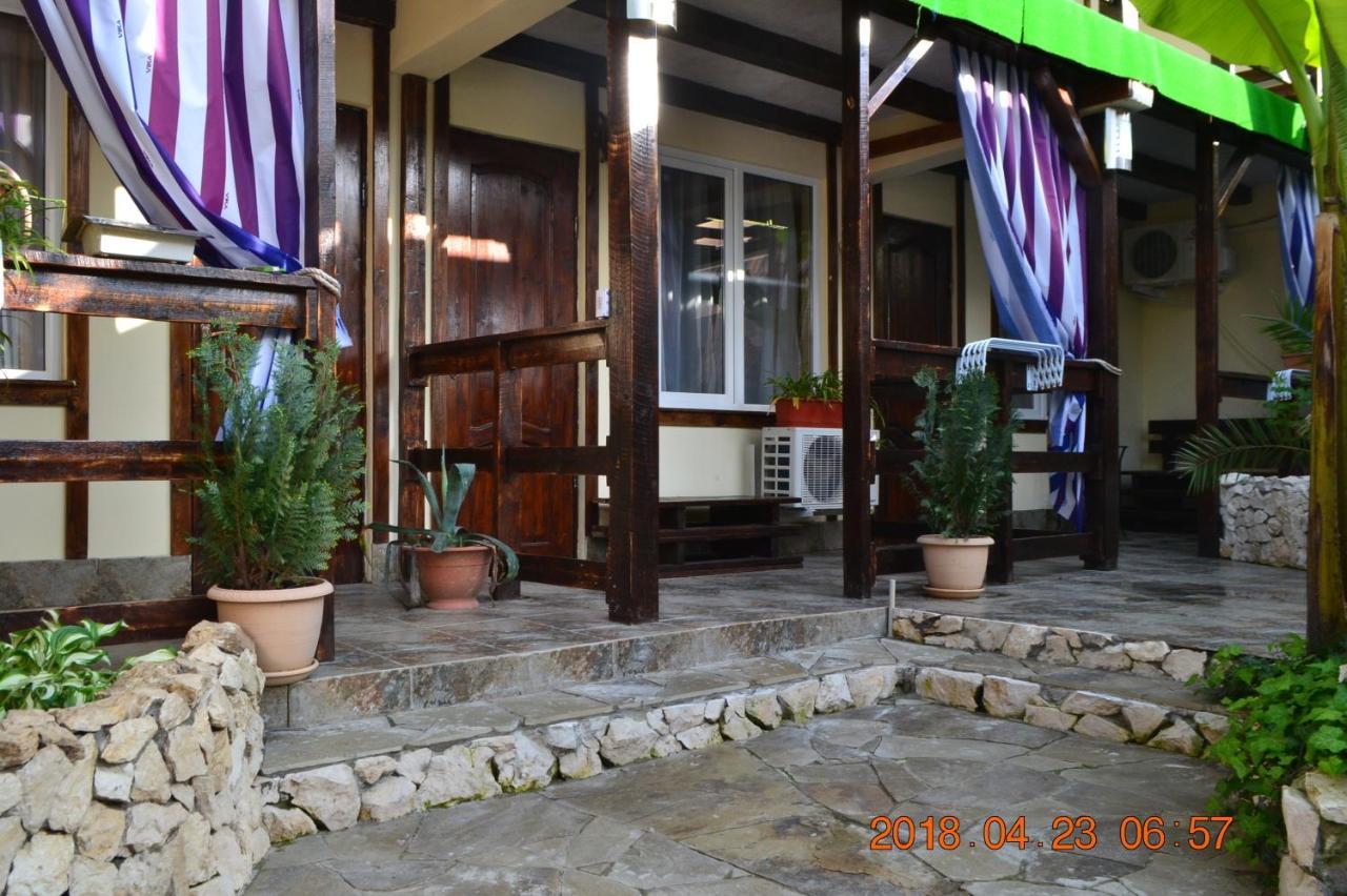 U Palycha Guest House Soukhoumi Extérieur photo