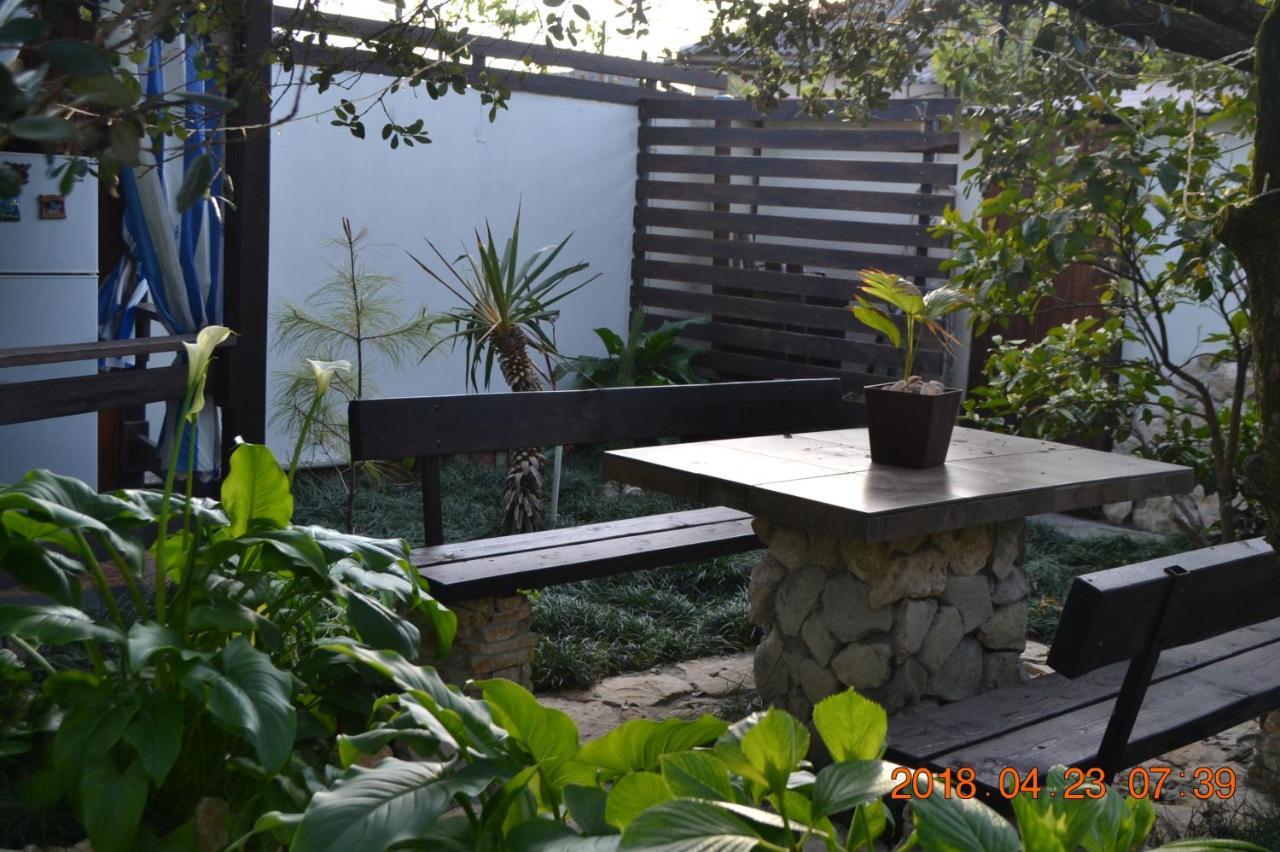 U Palycha Guest House Soukhoumi Extérieur photo
