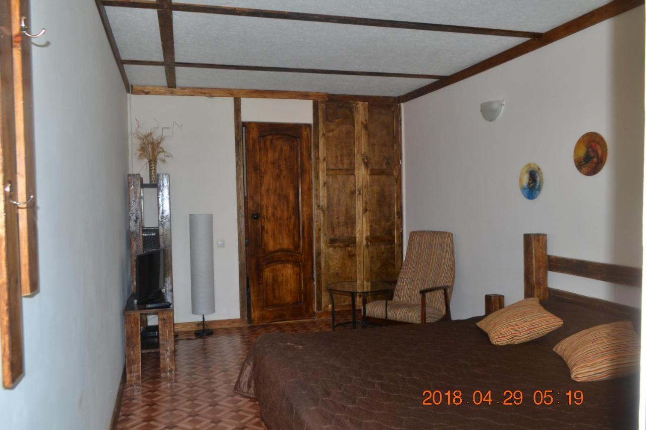 U Palycha Guest House Soukhoumi Extérieur photo