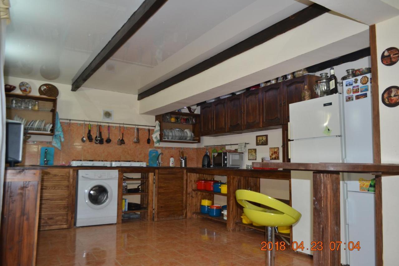 U Palycha Guest House Soukhoumi Extérieur photo
